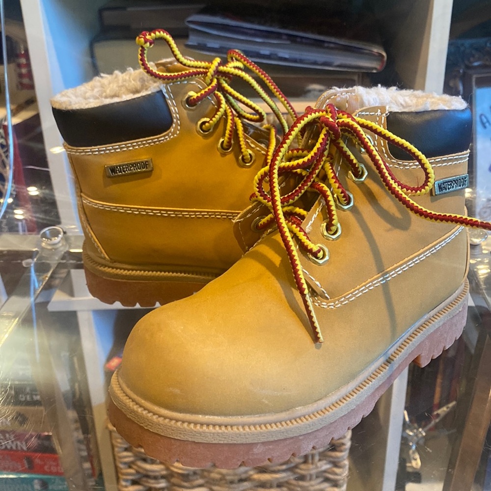 Smart fit waterproof boots